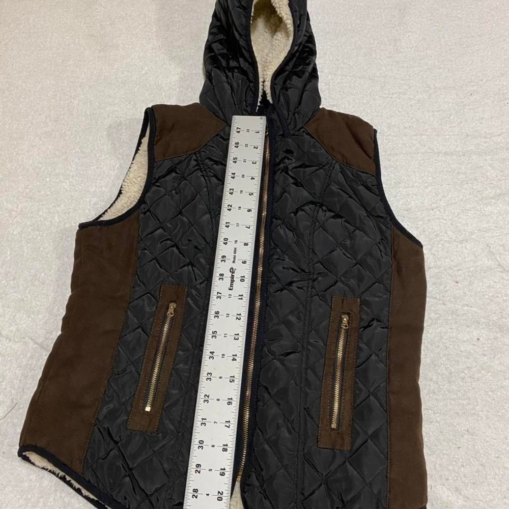 Ci Sono brown vest with hood and zipper pockets. Size women Large. SKU674 - Picture 3 of 8
